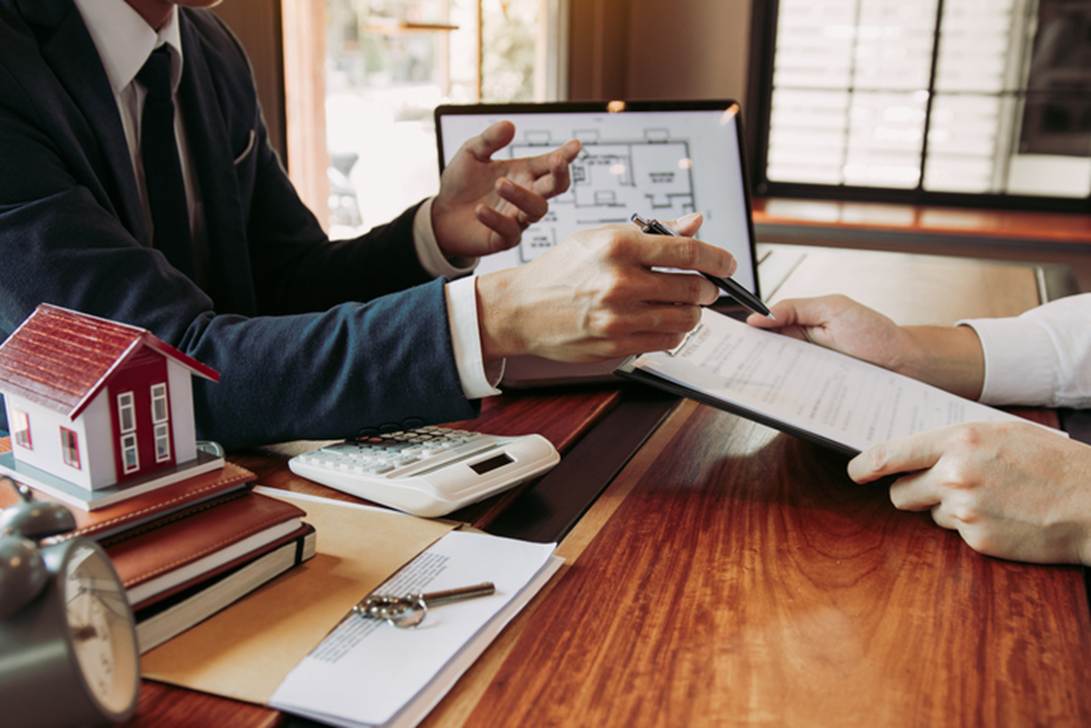 A person holding a pen and pointing at a clipboard

AI-generated content may be incorrect.
